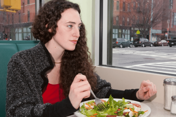7 Kebiasaan Makan yang Membedakan Orang yang Dibesarkan di Kelas Menengah ke Bawah dengan Orang yang Dibesarkan di Kelas Atas