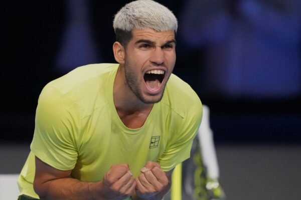 Final ATP: Carlos Alcaraz ke semifinal setelah menang atas Lorenzo Musetti untuk mengamankan peringkat 1 dunia