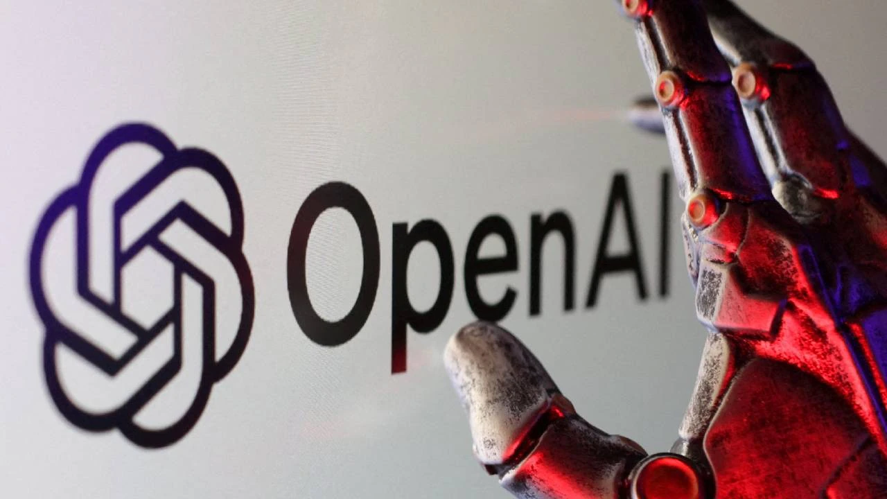OpenAI dan Jony Ive menghadapi penundaan pada gadget AI rahasia karena rintangan teknologi dan desain yang menumpuk