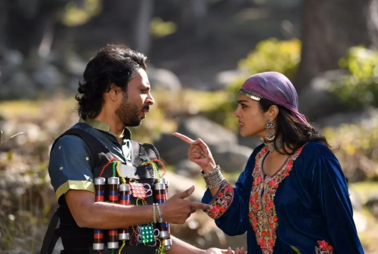 Sutradara DJ Tillu Mengejutkan Para Penggemar dengan Menyelesaikan Syuting Besar-besaran di Kashmir untuk Anumana Pakshi