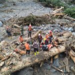 Apakah deforestasi memperparah bencana di Sumatera? Indonesia akan melacak kayu, panggil perusahaan untuk menjelaskan