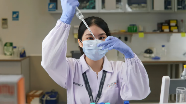 Berinvestasi di bidang teknologi kesehatan untuk mengatasi tantangan terbesar di Indonesia