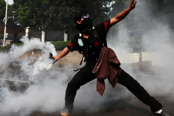 Indonesia dalam kekacauan: Lima orang Indonesia memberikan pandangan mereka tentang mengapa dan bagaimana memperbaikinya