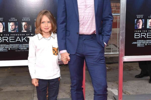 Josh Lucas Mengatakan Keluarganya Pindah ke Bali untuk Sekolah Putranya - dan Mengenang Pertemuan dengan Laba-laba yang Menakutkan