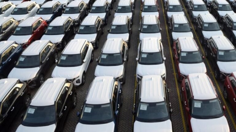 Industri otomotif Indonesia memperkirakan dampak minimal terhadap penjualan mobil akibat kenaikan pajak pertambahan nilai (PPN).