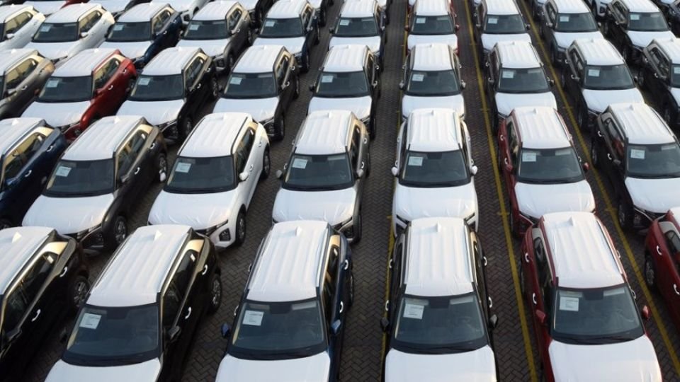 Industri otomotif Indonesia memperkirakan dampak minimal terhadap penjualan mobil akibat kenaikan pajak pertambahan nilai (PPN).