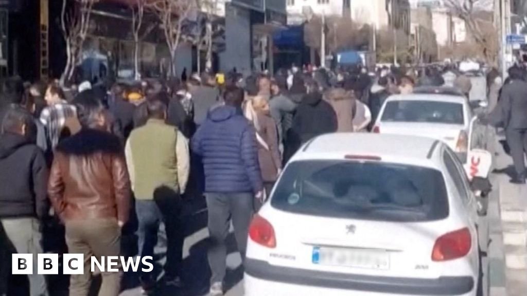 Iran: Trump memperingatkan bahwa AS akan campur tangan jika Iran membunuh para demonstran.