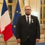 Joko Anwar dari Indonesia menerima penghargaan kebudayaan Prancis.