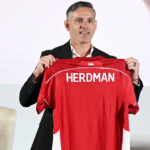 PSSI secara resmi mengumumkan John Herdman sebagai pelatih kepala baru tim nasional sepak bola Indonesia.