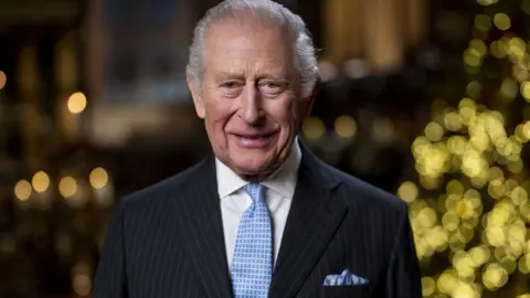 Pidato Raja 2025: Pesan Natal menyerukan agar komunitas-komunitas bersatu di dunia yang terpecah belah.