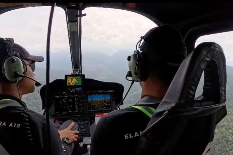 Seorang pria Amerika termasuk di antara 8 orang yang hilang setelah helikopter 'kehilangan kontak' saat terbang di atas hutan di Indonesia.