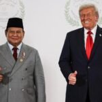 Trump terdengar di 'hot mic' yang tampaknya membicarakan bisnis dengan pemimpin Indonesia