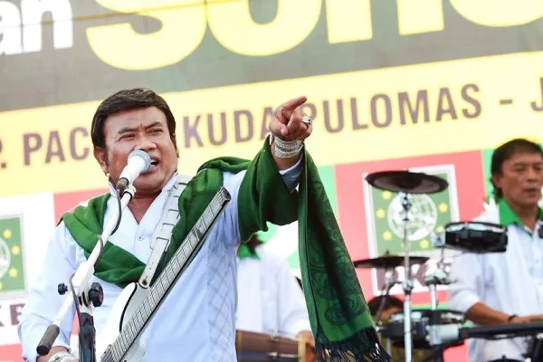 'Elvis' Indonesia memimpin barisan selebriti dalam pemilu.