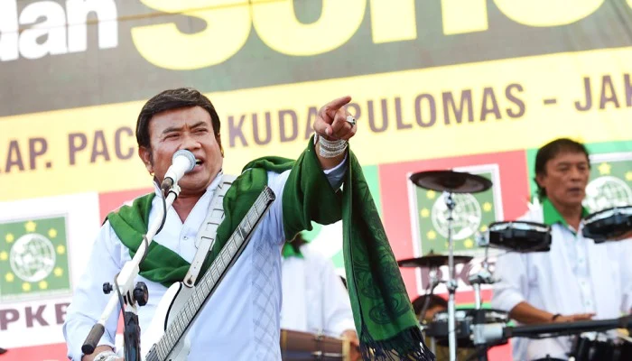 'Elvis' Indonesia memimpin barisan selebriti dalam pemilu.