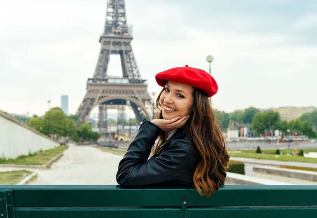 Gaya hidup 'Emily in Paris' terlihat begitu mudah hingga angka-angkanya dihitung.