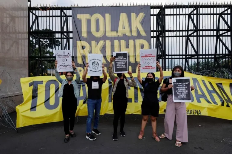 Indonesia: Kode Pidana Baru Berdampak Buruk bagi Hak Asasi Manusia