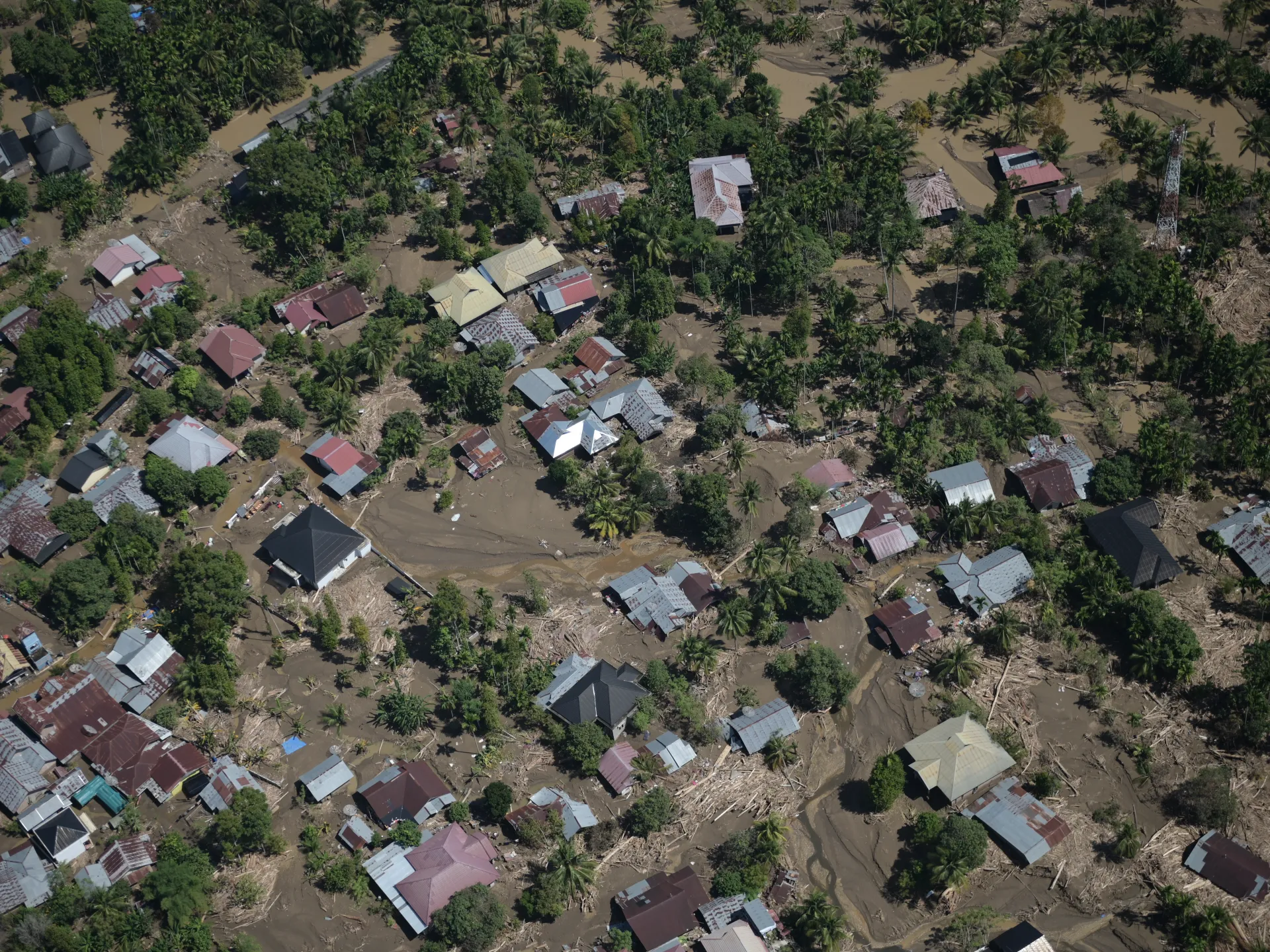 Indonesia menggugat enam perusahaan atas kerusakan lingkungan di daerah rawan banjir.