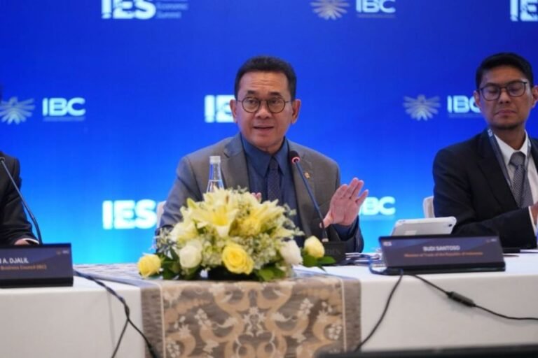 Indonesia meningkatkan permintaan domestik dan ekspor di tengah tantangan global.