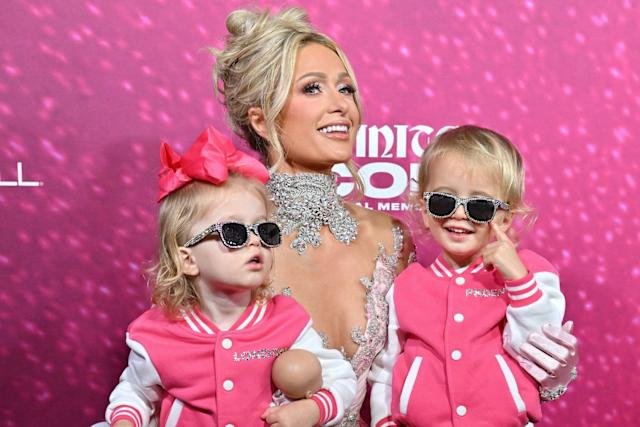 Paris Hilton Mengatakan Dua Anaknya ‘Memberiku Energi,’ Bahkan di Tengah Gaya Hidupnya yang ‘Tanpa Henti’ (Eksklusif)