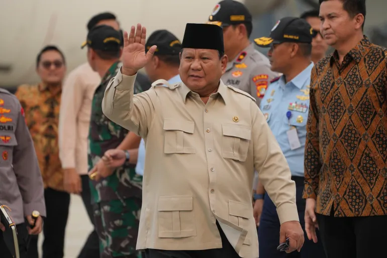 Presiden Indonesia akan melanjutkan kunjungannya ke China meskipun ada protes.