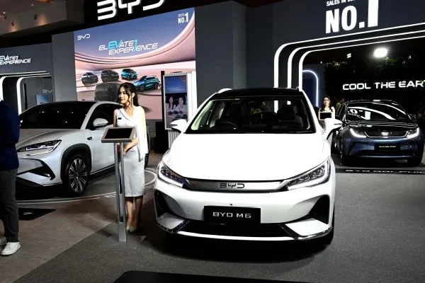 Revolusi kendaraan listrik Indonesia terkendala oleh masalah preman dan gangster.