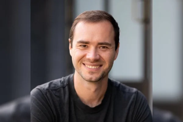 Andrej Karpathy mengatakan bahwa kecerdasan buatan (AI) itu seperti teknologi alien yang tidak dilengkapi panduan penggunaan; para insinyur harus cepat beradaptasi