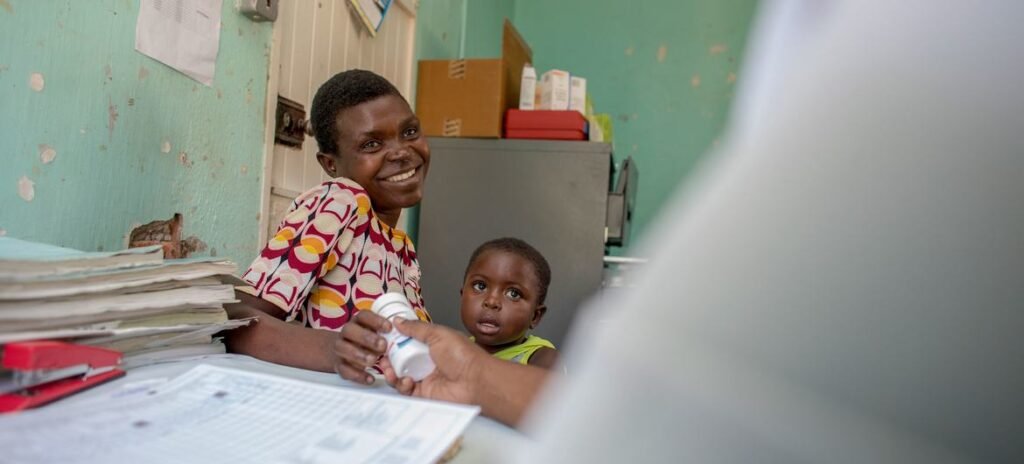 Berita Dunia Singkat: Anak-anak Terdampak Kekurangan Dana HIV, Ancaman terhadap Pengadilan Pakistan, dan Diskriminasi terhadap Kelompok Minoritas