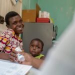 Berita Dunia Singkat: Anak-anak Terdampak Kekurangan Dana HIV, Ancaman terhadap Pengadilan Pakistan, dan Diskriminasi terhadap Kelompok Minoritas