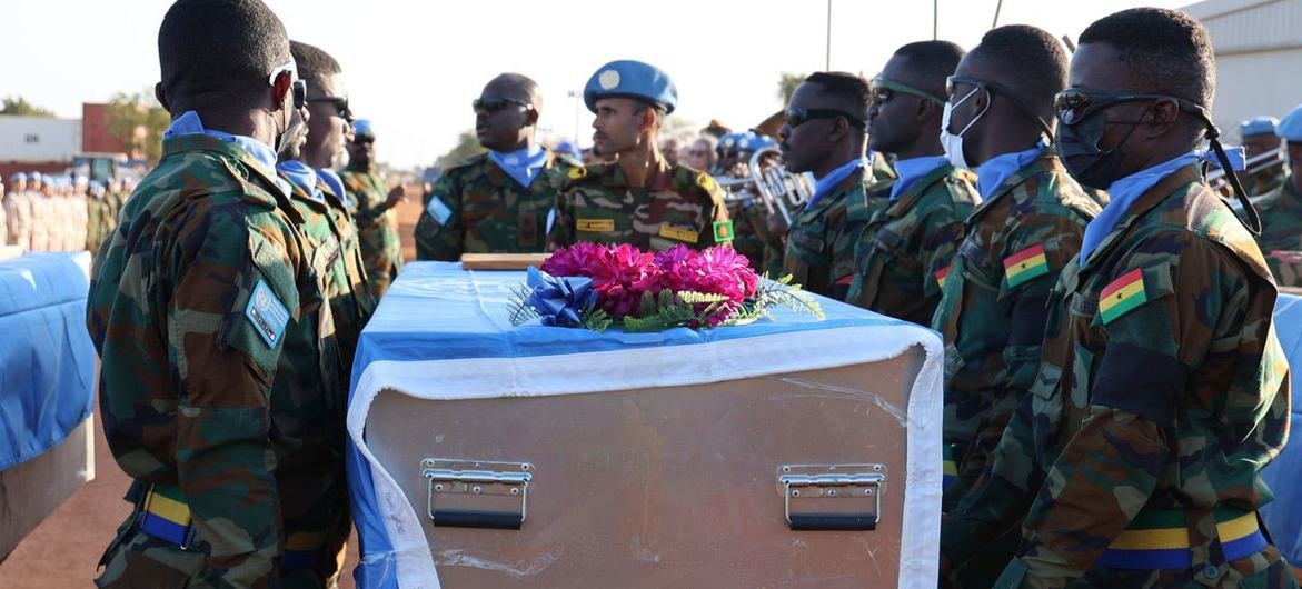 Berita Dunia Singkat: PBB akan mengevakuasi pangkalan di Kadugli, Sudan; merayakan kontribusi para migran; mengakhiri kolonialisme