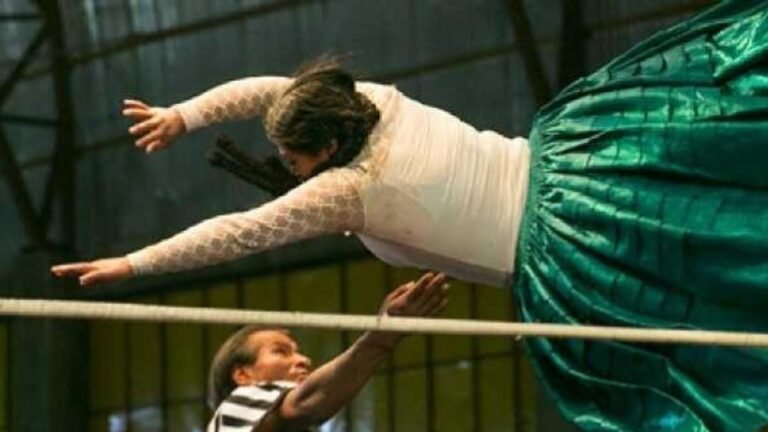 Di dalam dunia unik para pegulat wanita Bolivia