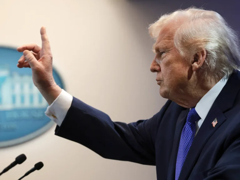 Dunia bereaksi setelah Mahkamah Agung AS membatasi kewenangan Trump dalam menetapkan tarif