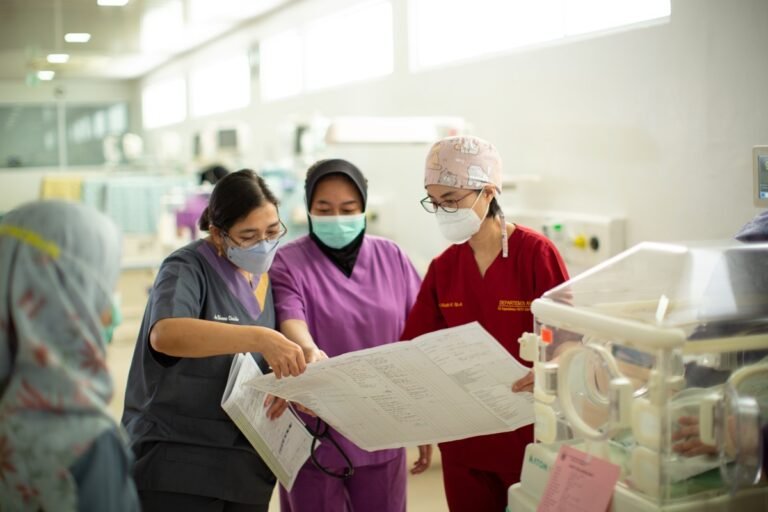 Indonesia memperkuat perencanaan tenaga kerja kesehatan melalui analisis pasar tenaga kerja.