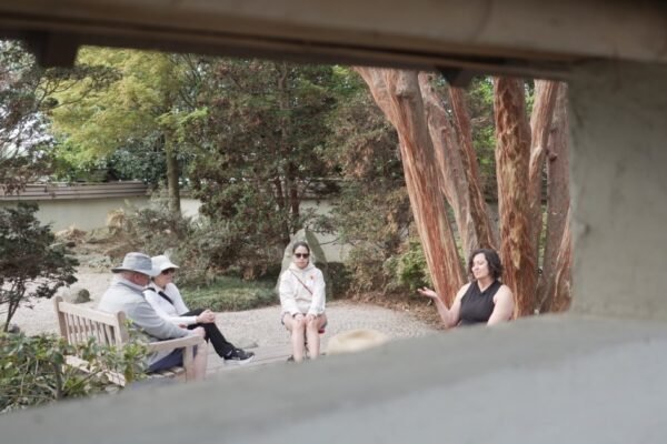 Orang-orang 'berendam' di alam untuk melepaskan diri sejenak dari hiruk-pikuk berita