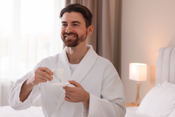 Saya berusia 44 tahun, dan hal yang tak pernah diberitahukan kepada saya tentang usia ini adalah bahwa ini adalah usia pertama di mana Anda bisa melihat dengan jelas ke dua arah — cukup jauh ke belakang untuk menyadari apa yang telah Anda korbankan, dan cukup jauh ke depan untuk...