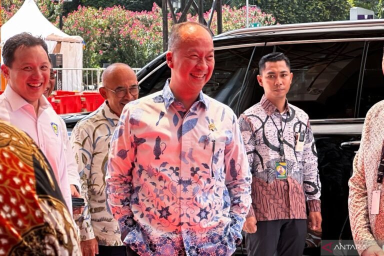 Ekspor mobil Indonesia meningkat sementara penjualan mobil domestik merosot pada tahun 2025