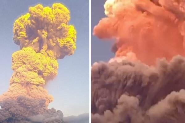 Gunung berapi di Indonesia: Letusan besar memuntahkan abu setinggi 32.000 kaki saat status siaga merah diberlakukan