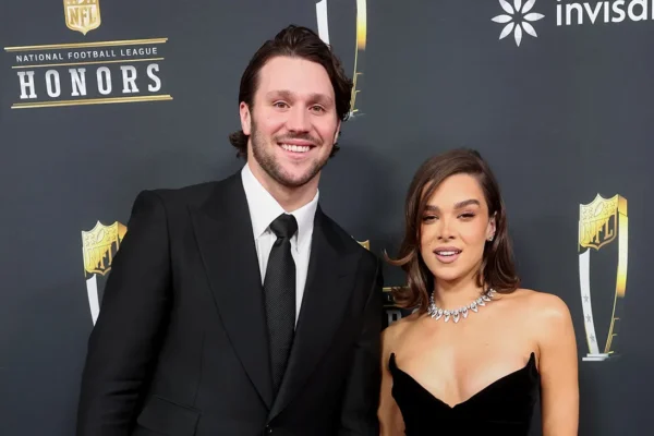 Hailee Steinfeld Melahirkan Anak Pertama Bersama Suaminya, Josh Allen