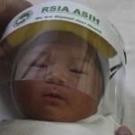 Indonesia tengah berjuang mengatasi tingginya angka kasus COVID-19 di kalangan anak-anak, sementara para ahli kesehatan mendesak masyarakat untuk melindungi anak-anak mereka