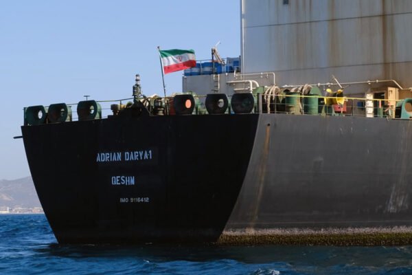 Iran mengalihkan lebih banyak pasokan minyaknya ke Tiongkok melalui Indonesia untuk menghindari sanksi AS