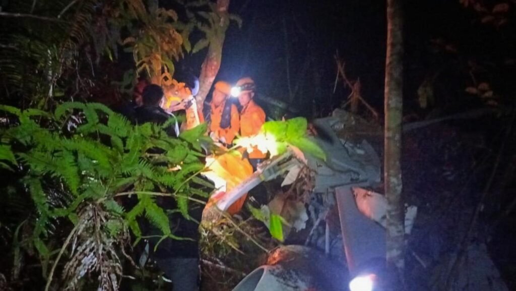 Kecelakaan helikopter di Pulau Kalimantan, Indonesia, menewaskan 8 orang