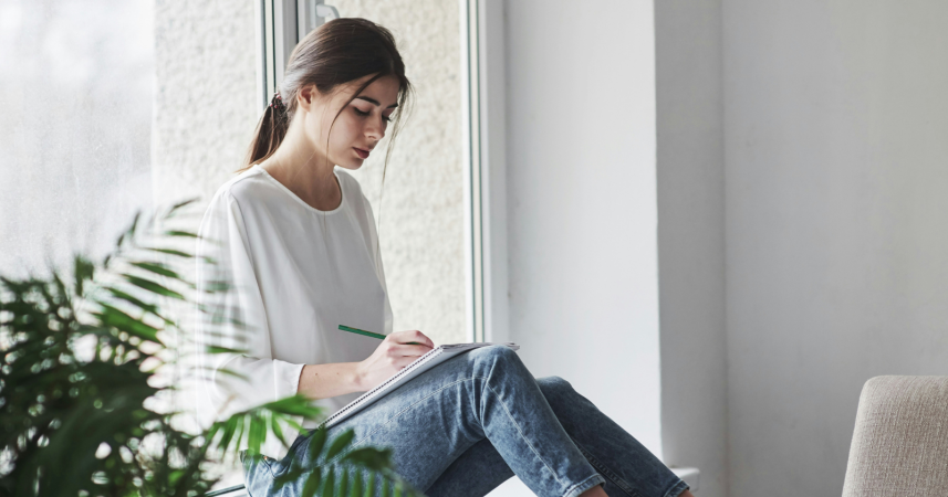 Menurut psikologi, orang-orang yang hidupnya benar-benar berubah bukanlah mereka yang merombak segalanya pada bulan Januari atau mengejar sistem baru, melainkan mereka yang diam-diam berhenti melakukan satu hal tertentu yang...