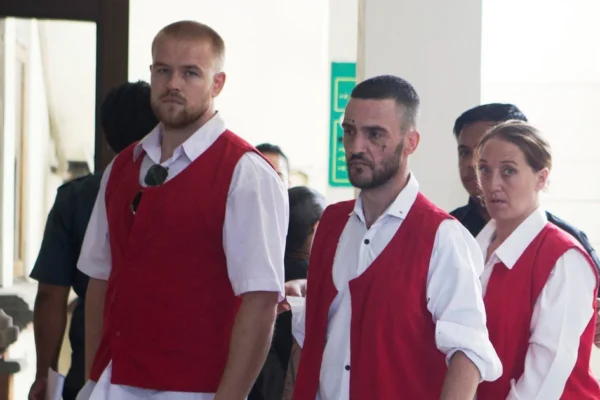 Tiga warga negara Inggris terancam hukuman mati karena diduga menyelundupkan kokain ke pulau wisata Bali