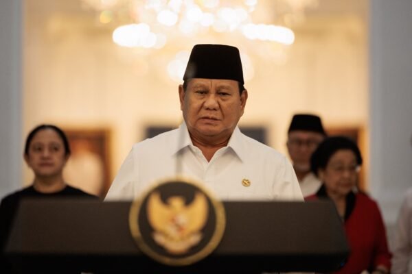 “Aku akan minta Eric yang menelepon”: Insiden mikrofon yang tidak sengaja menyala saat Trump bersama Presiden Indonesia memicu pertanyaan mengenai kesepakatan bisnis sampingan