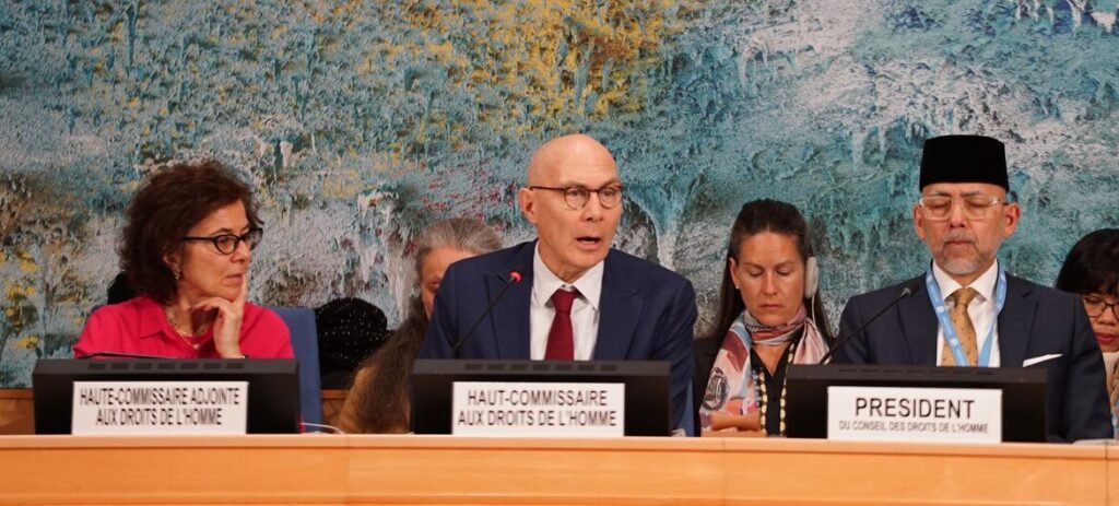 Berita Dunia Singkat: Skandal Epstein menyoroti upaya ‘membungkam’ perempuan, terobosan Denmark terkait penularan HIV, perkembangan terkini hak asasi manusia di Belarus