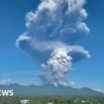 Gunung Dukono: Tiga pendaki tewas akibat letusan gunung berapi di sebuah pulau di Indonesia
